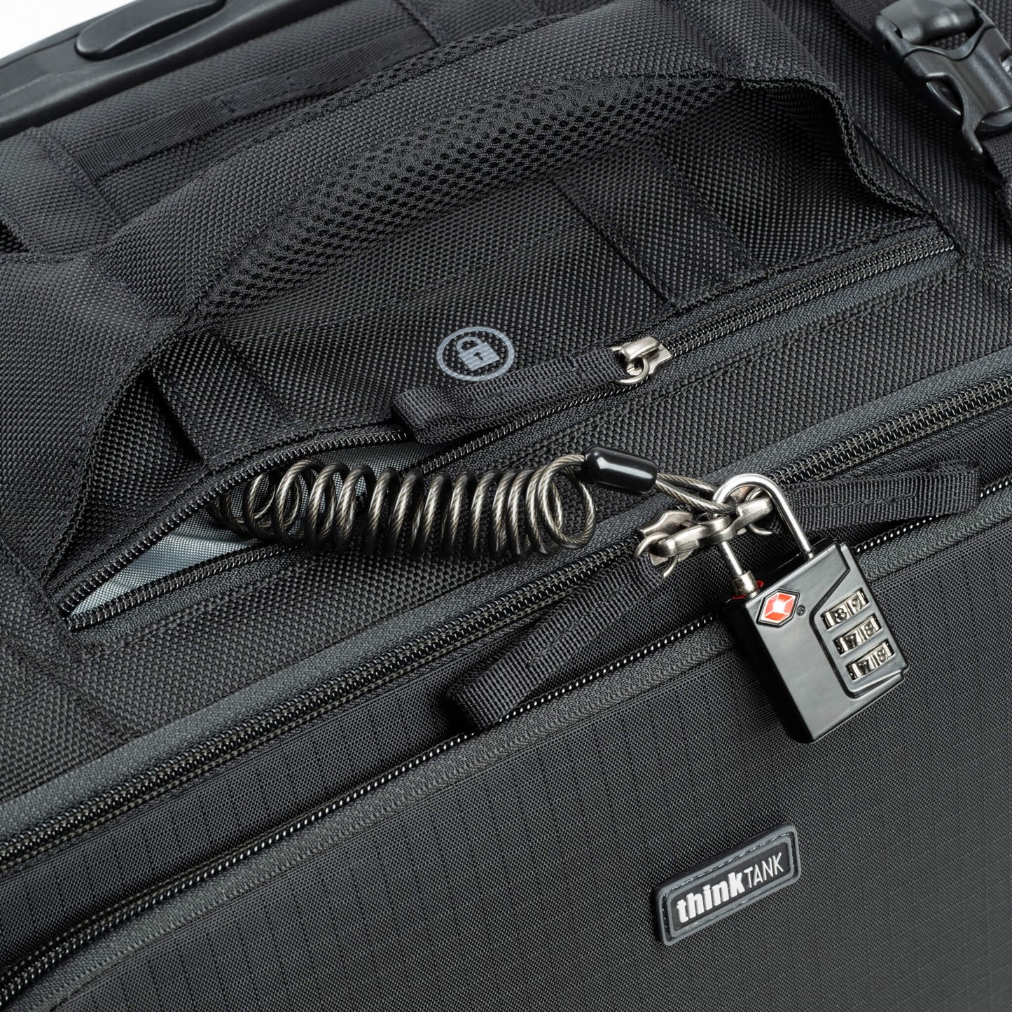 
                  
                    Lock and cable to secure and tether the bag
                  
                