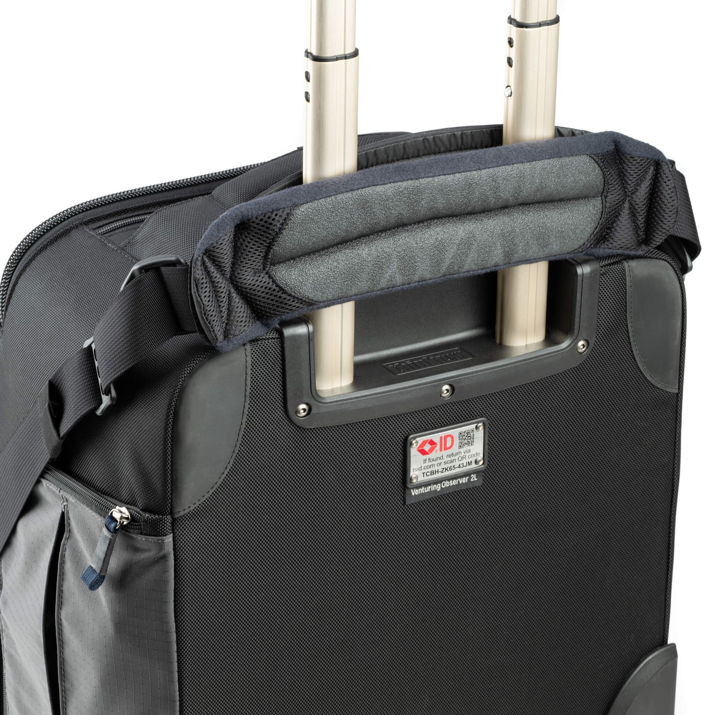 
                  
                    Shoulder strap included with telescoping handle pass-through for piggybacking on other rolling luggage
                  
                