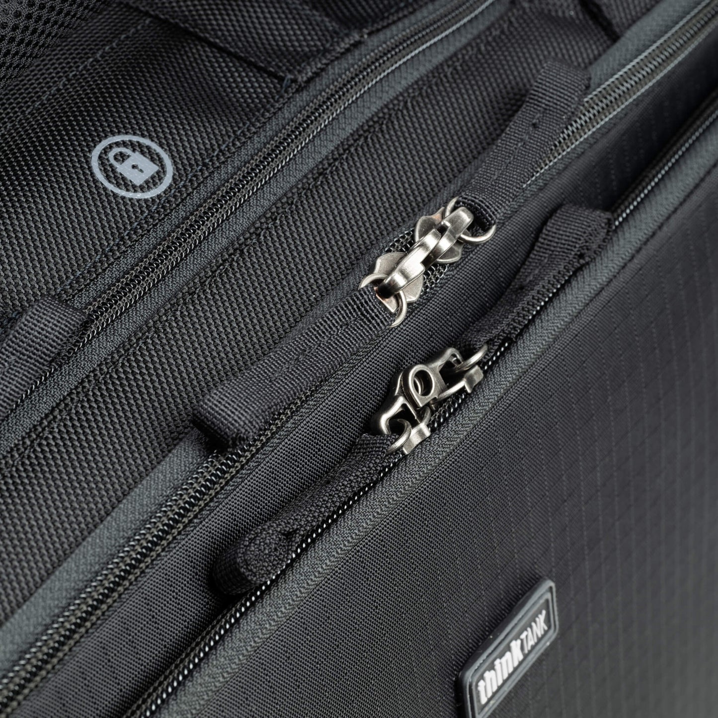 
                  
                    Lockable YKK® RC Fuse zippers
                  
                
