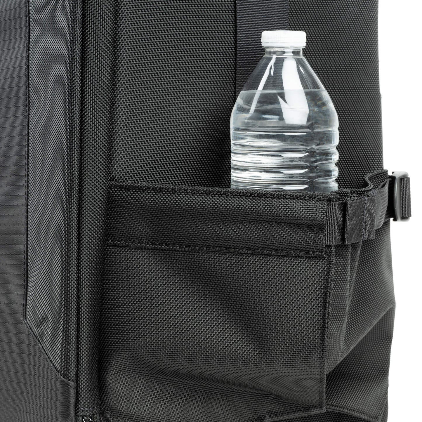 
                  
                    Expandable side pocket for water bottle or tripod
                  
                