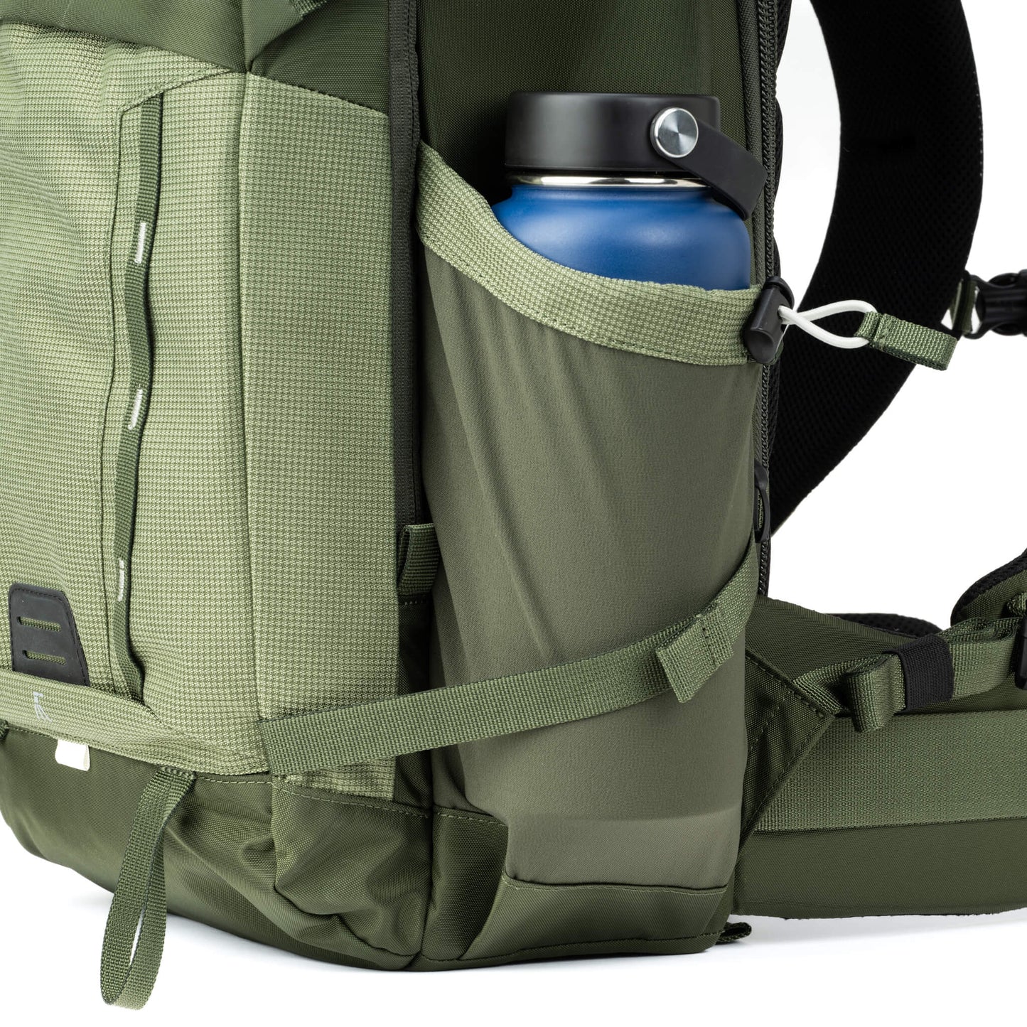 
                  
                    Two large water bottle pockets with cinch cords fit a 32oz Nalgene
                  
                